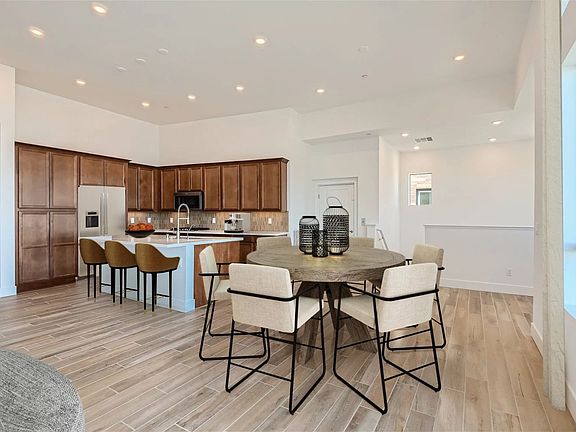 Summit Virtually Staged Dining Kitchen
