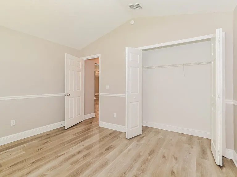 424 Lancers Dr — Photo 12