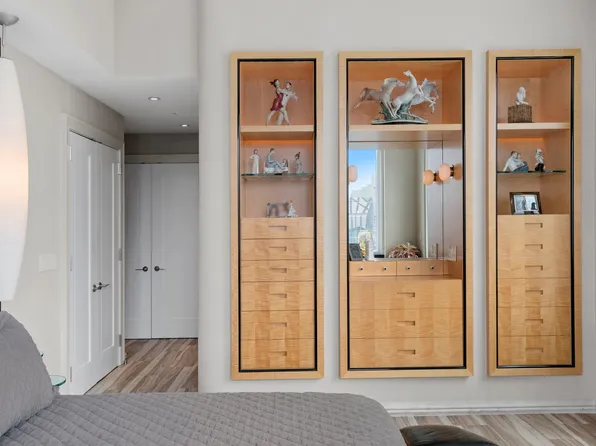 100 Riverside Boulevard image 19 of 37