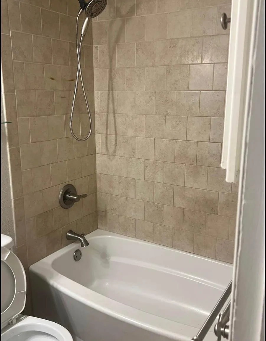 6 bed, 2.0 bath, 2016 sqft, $3,800 — Photo 4