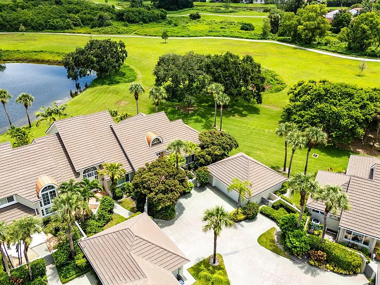 2584 Muirfield Ct — Photo 40