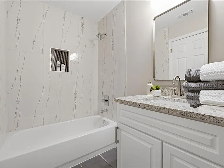 682 Montglade Ct — Photo 23
