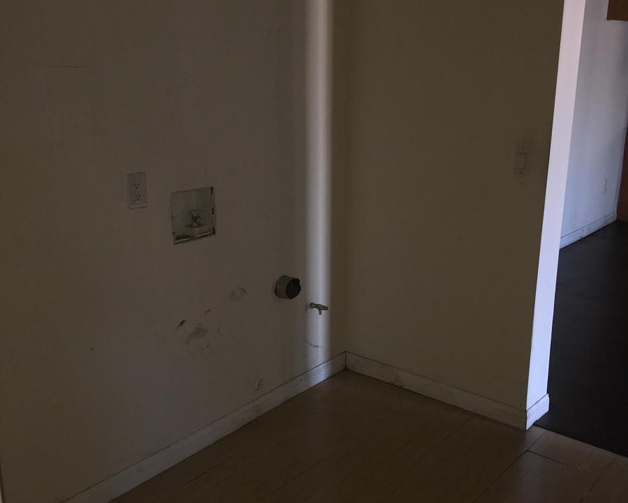1st image of 450 E Lanzit Ave