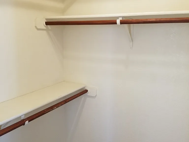 Walk-in Closet 2