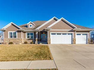 3370 Heartleaf Rd, Cedar Rapids, IA 52411