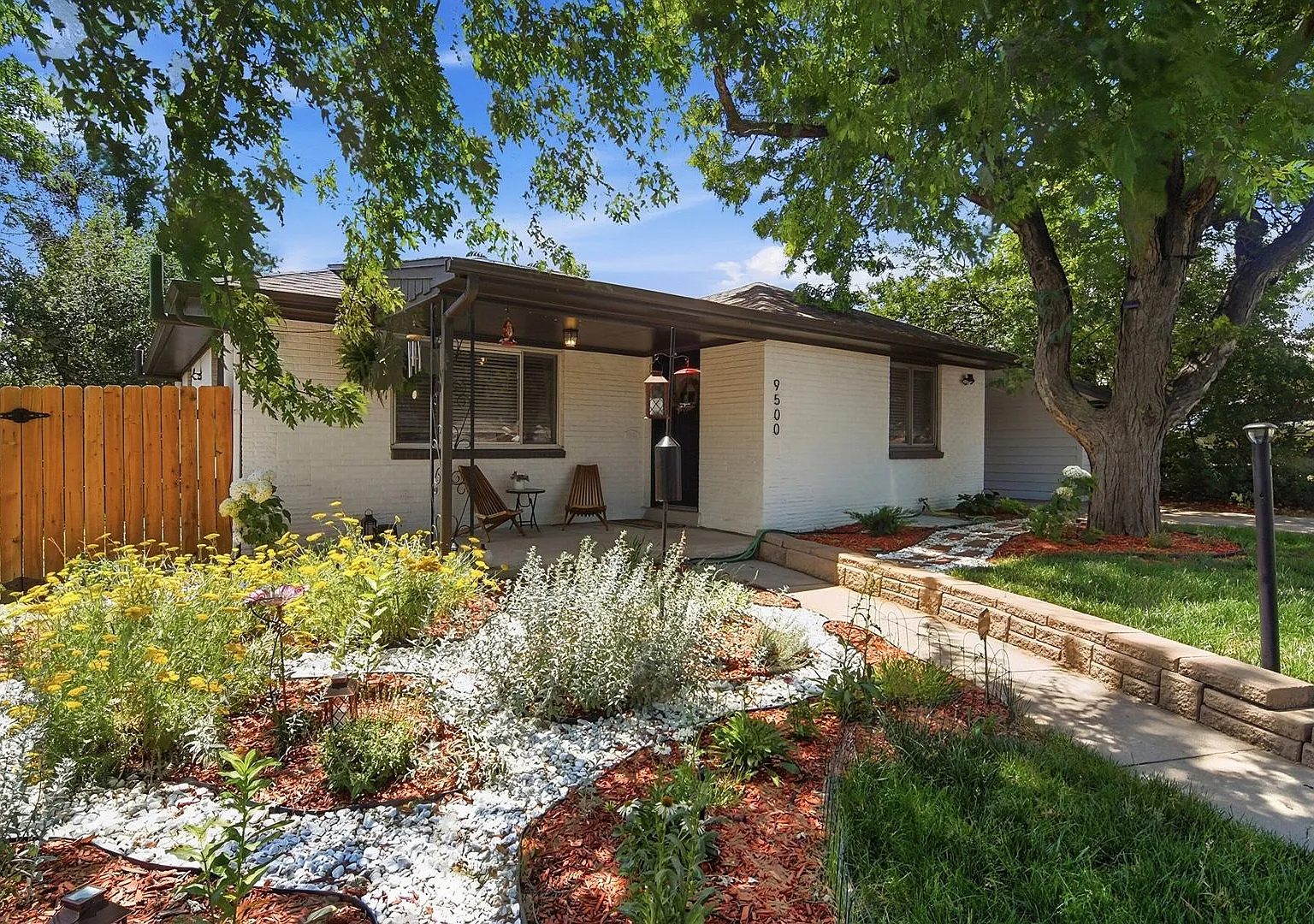 Remodeled 4-bed, 2-bath classic ranch with modern floor plan near Olde Town Arvada! — Photo 4
