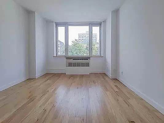 5th image of 196 Stanton St APT 6E
