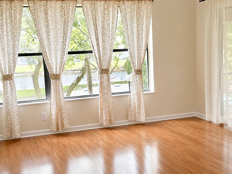 2320 S Cypress Bend Dr #202 — Photo 2