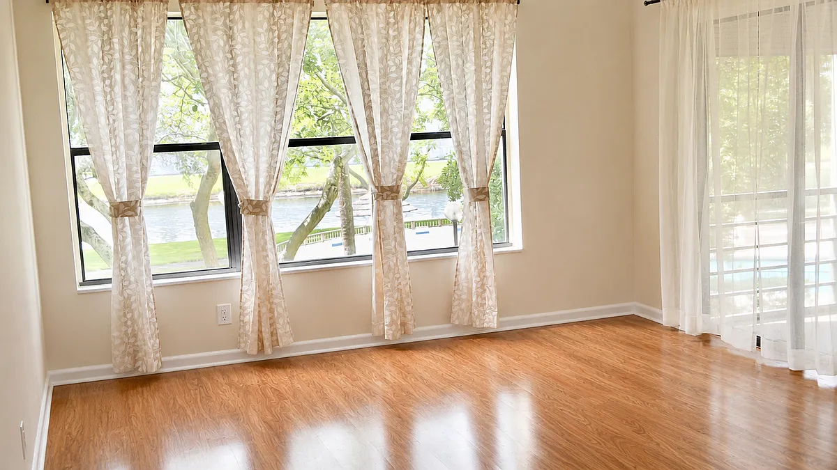 Building Photo - 2320 S Cypress Bend Dr #202