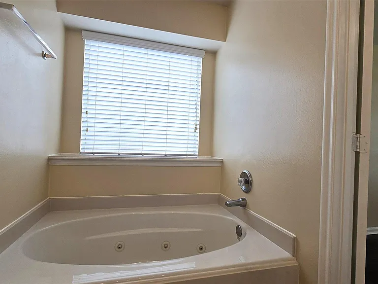2014 Pinecreek Pass Ln — Photo 24