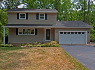 12 Bridle Path Rd, Smithtown, NY 11787