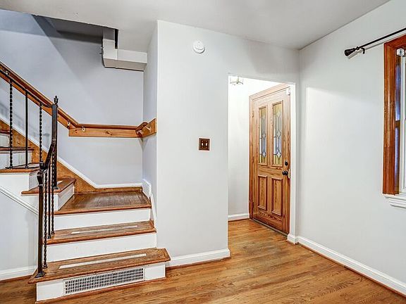 3rd image of 3351 Clay St NE