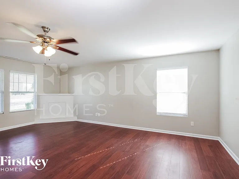 1425 Logan Patrick Ct — Photo 2
