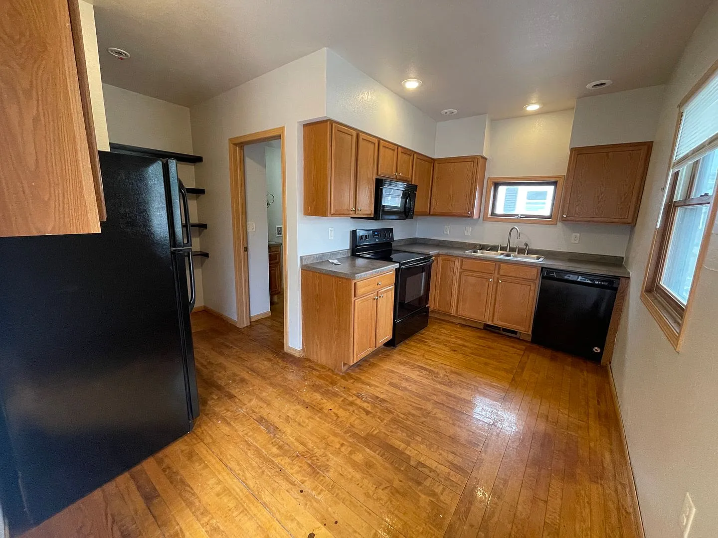 1016 4th Ave — Photo 3