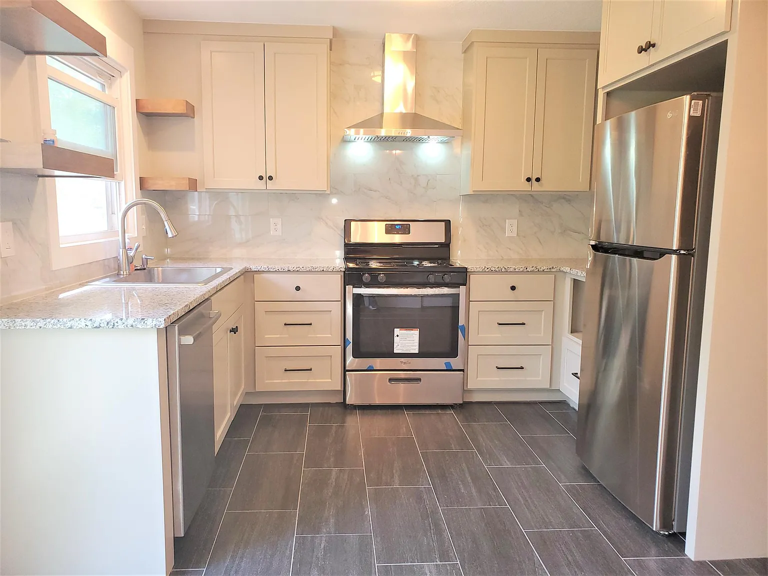 3 bed, 960 sqft, $2,250 — Photo 1