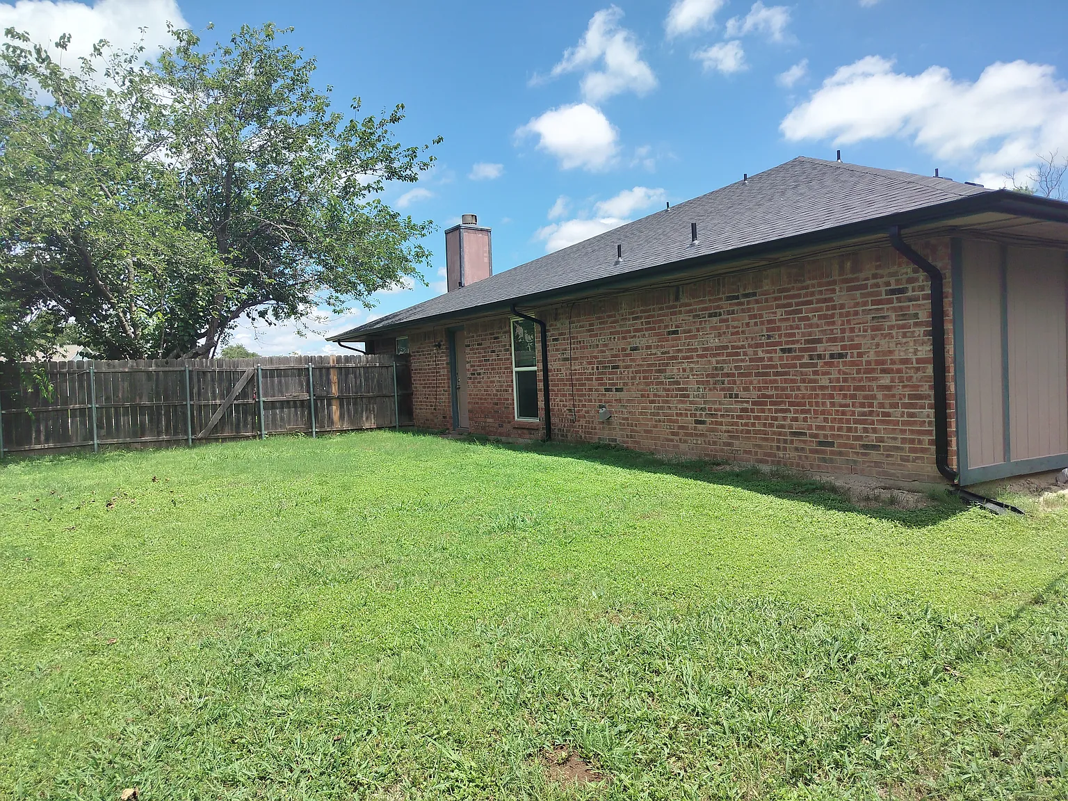 3 bed, 1440 sqft, $2,000 — Photo 2