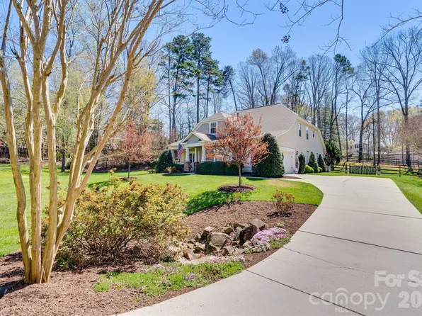 8075 Andrew Franklin Dr, Denver, NC 28037