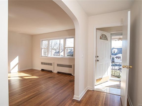 3rd image of 164 Hildreth Pl #2
