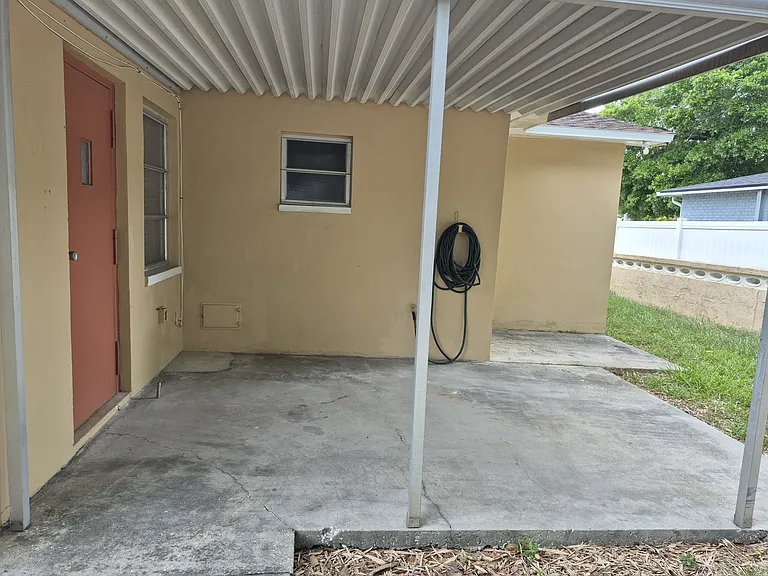 1013 Meadowlawn Dr N — Photo 30