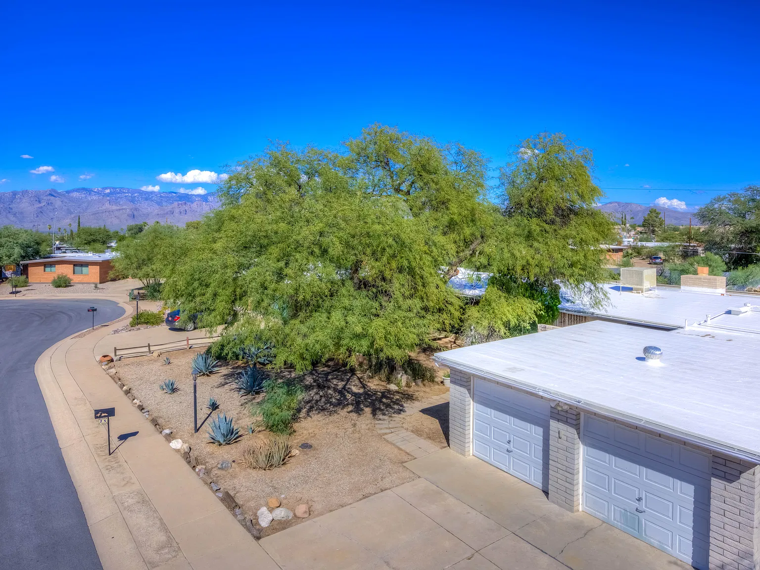 4 bed, 2156 sqft, $2,095 — Photo 4