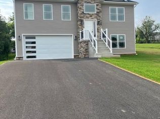 12152 Redhawk Dr, Waynesboro, PA 17268
