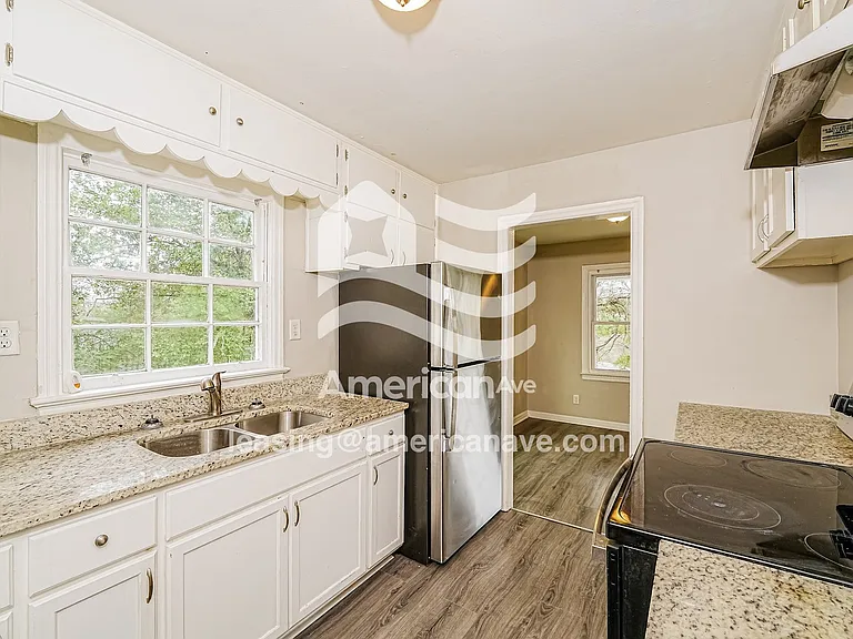 1210686_007_kitchen_7.jpg