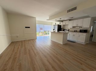 9350 W Flagler St APT 210D, Miami, FL 33174