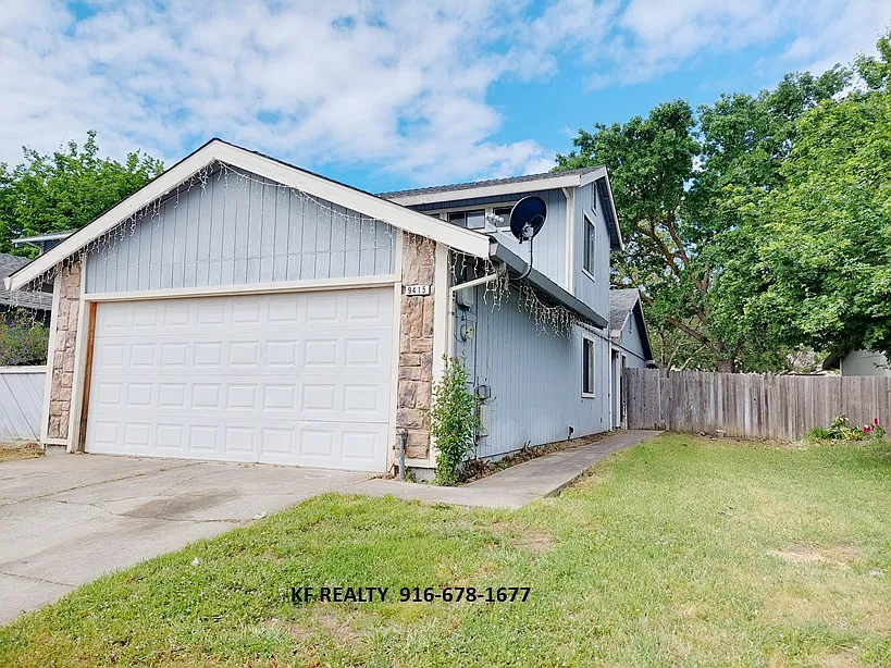 9415 Aizenberg Cir photo 1