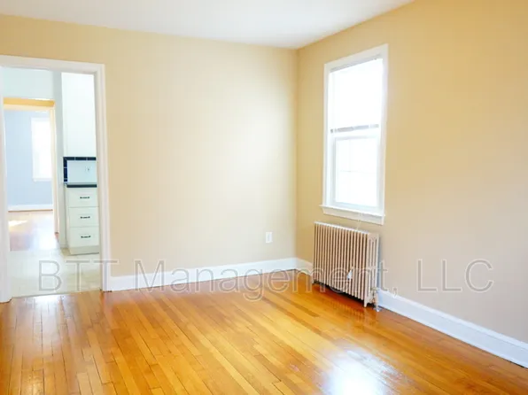 812 Greenwood Cir APT 4, Takoma Park, MD 20912