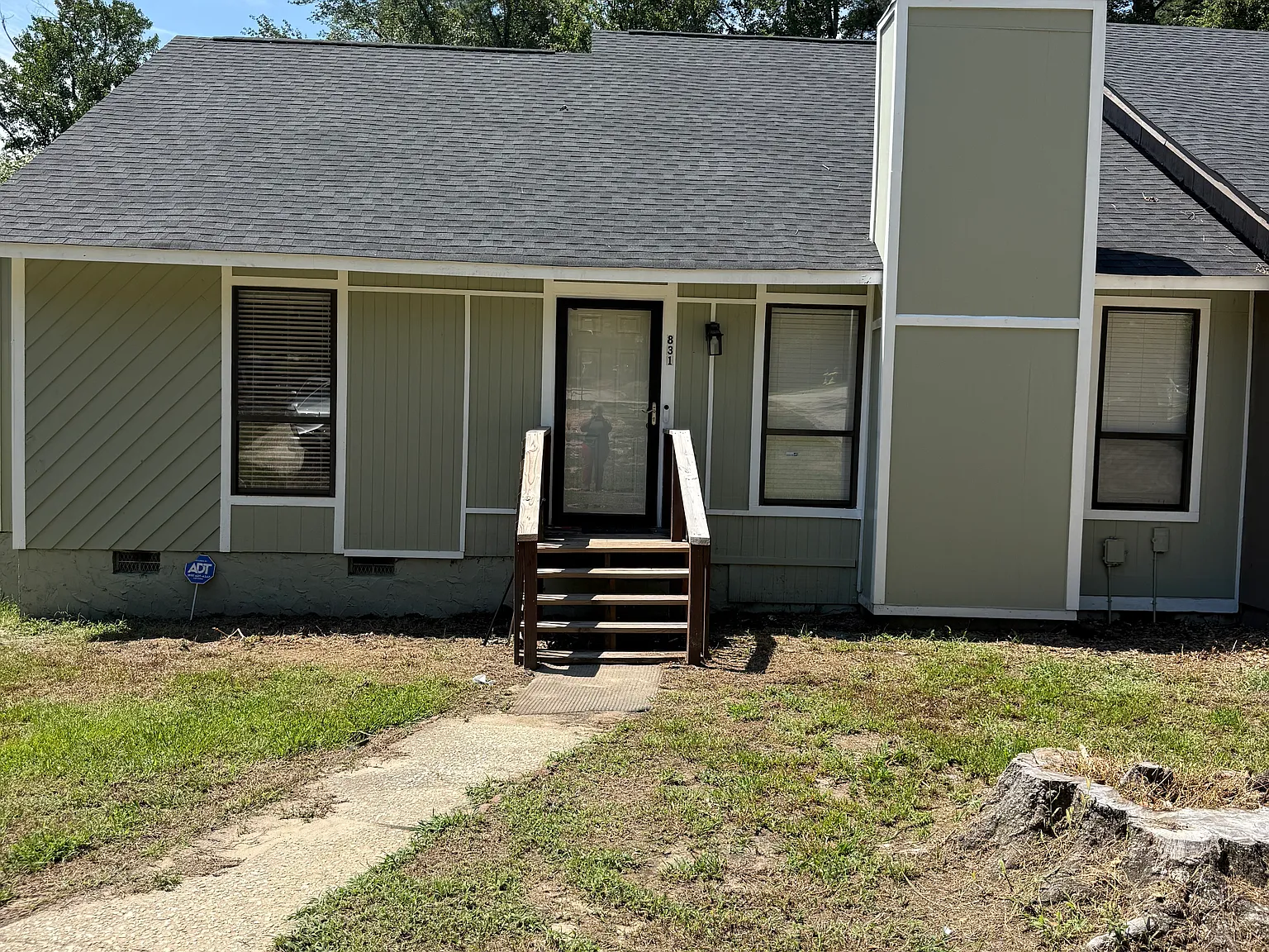 3 bed, 1354 sqft, $1,550 — Photo 1