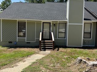 831 Danish Dr, Fayetteville, NC 28303
