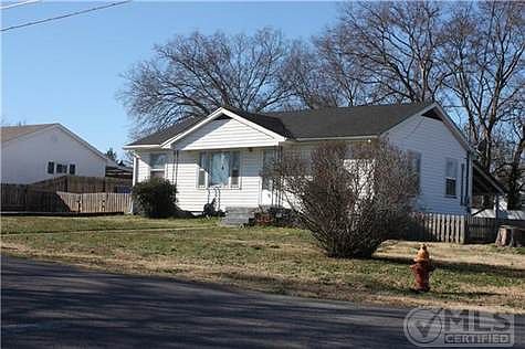 2nd image of 520 Woods Ave N