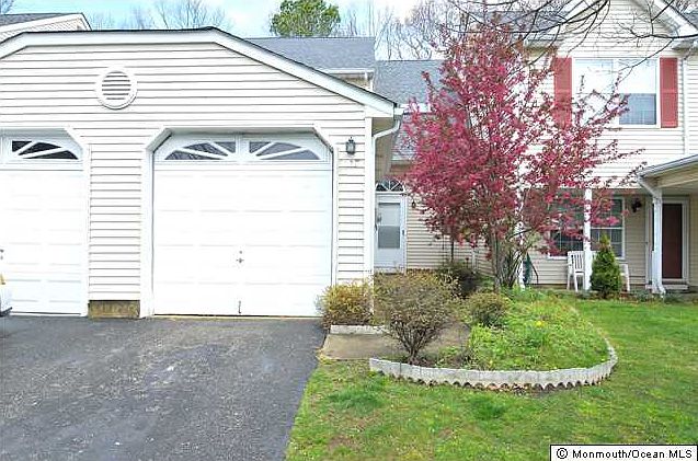 1st image of 537 Woodbine Ln