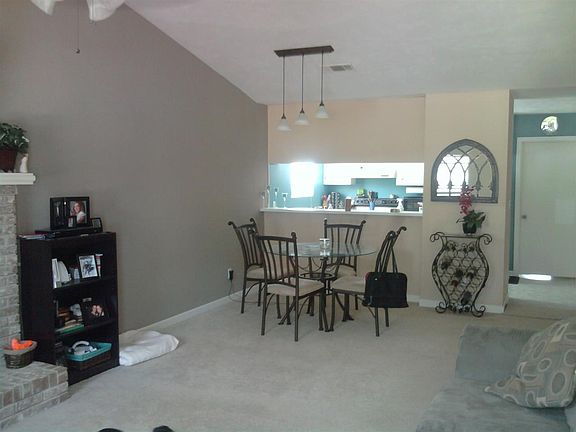 3rd image of 2042 Pecan Ct #S