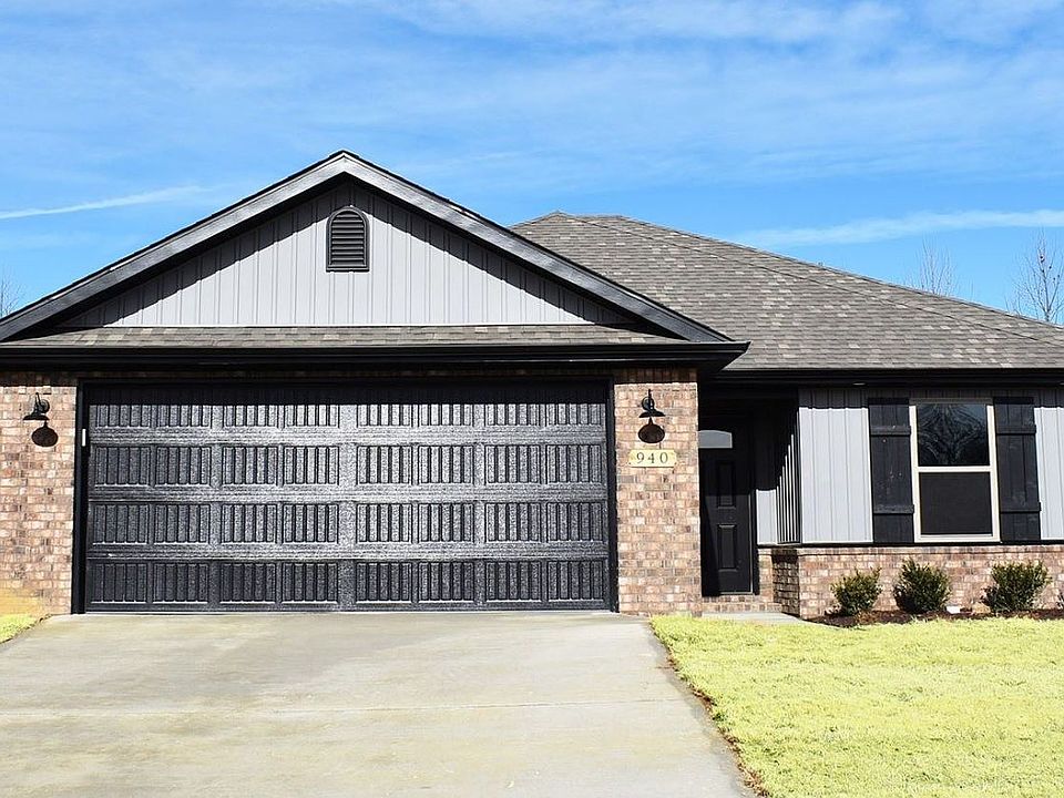 1st image of 940 Seabiscuit Dr