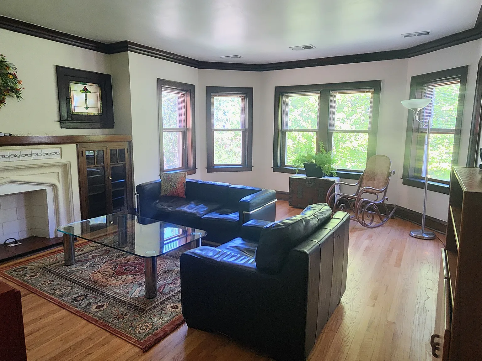 3 bed, 1600 sqft, $3,600 — Photo 2