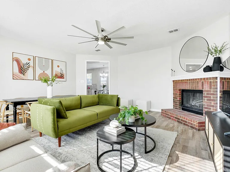 2062 Arena Dr — Photo 7