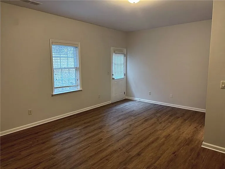 1296 Dunwoody Cv — Photo 4