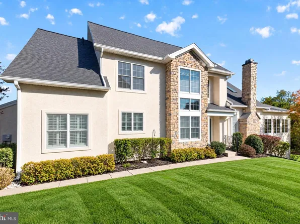 15 Brianna Rd, Holland, PA 18966
