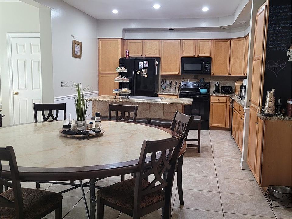 1st image of 215 Sparta Dr #28