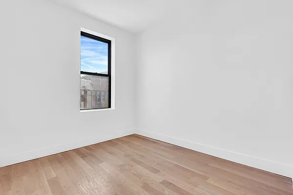 Rented by SERHANT. | media 9