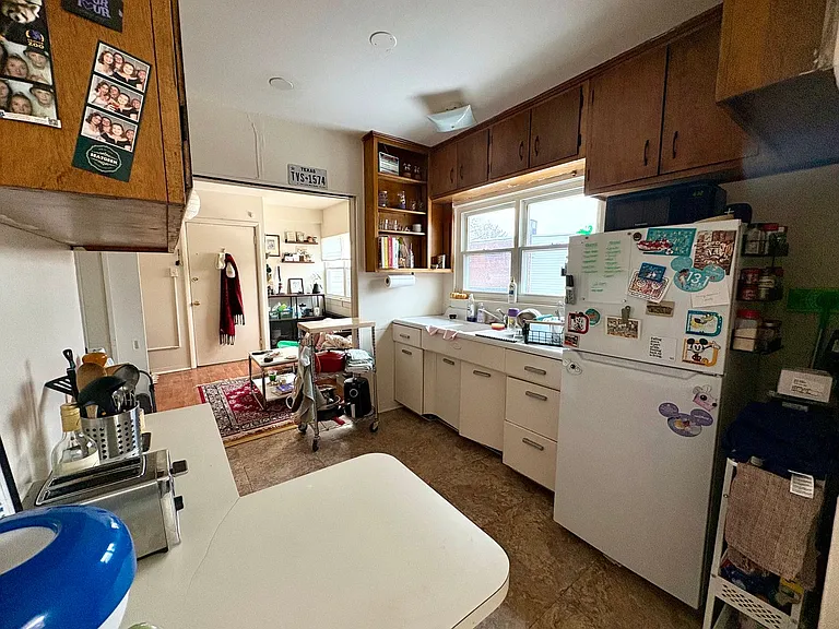 403 W James St — Photo 5