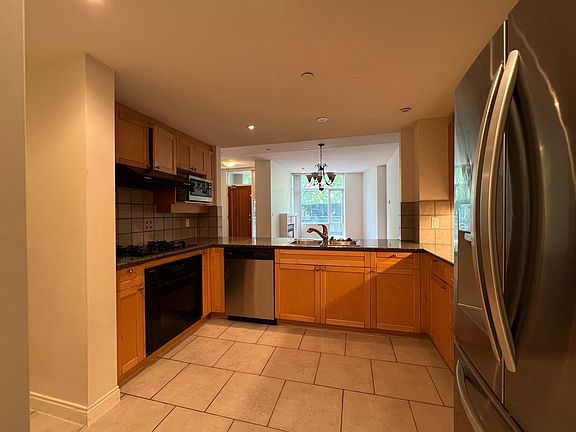 4th image of 118 Drake St #116