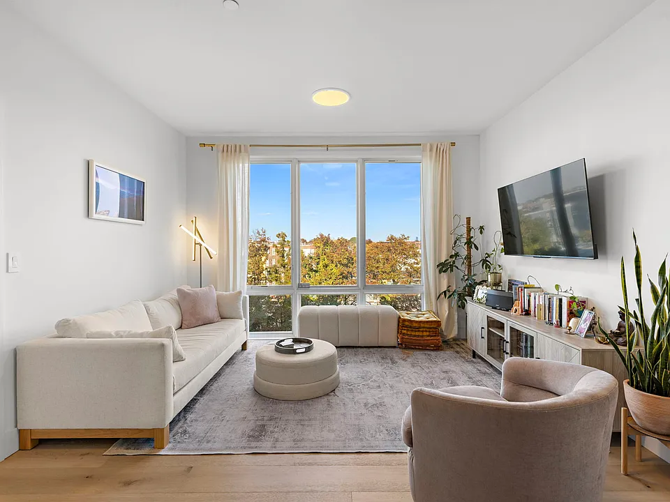 348 Baldwin Ave #507
