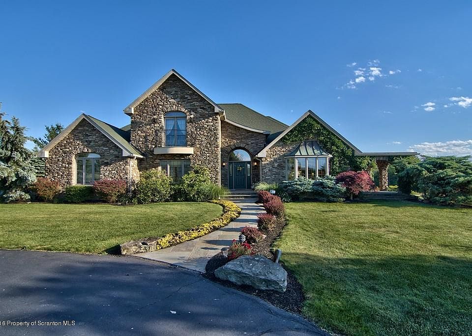 1st image of 4 Stone House Ln