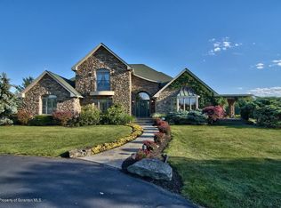4 Stone House Ln, Scott Township, PA 18447