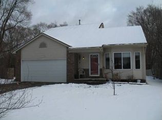 10738 Wayne Rd, Livonia, MI 48150