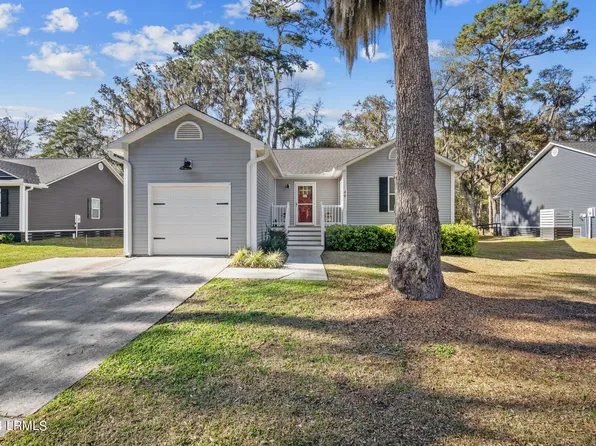 40 Canopy Lane, St. Helena Island, SC 29920