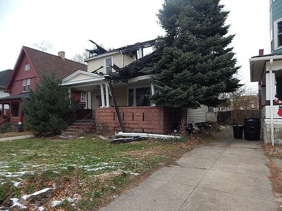 2nd image of 1841 Rosalind Ave