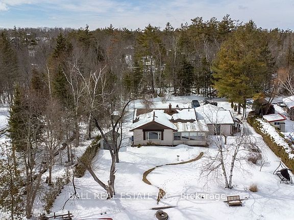 3rd image of 2137 Chipmunk Rd